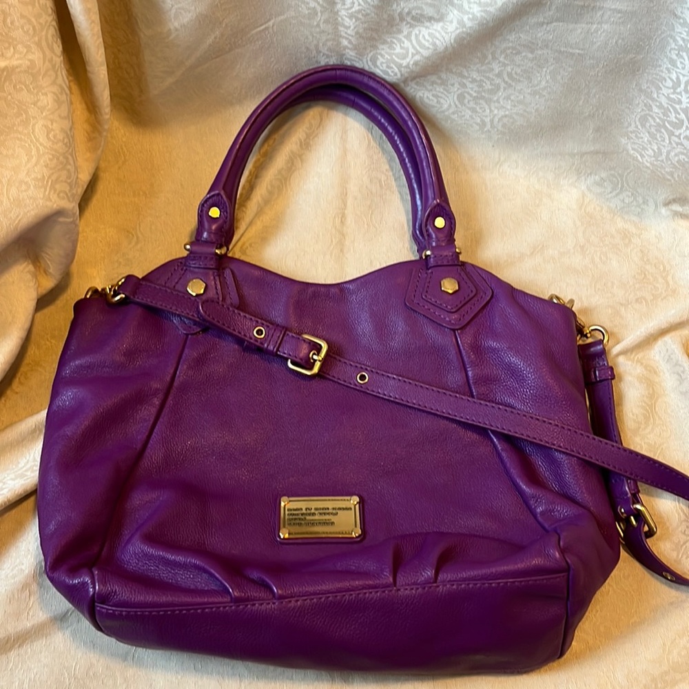 Marc by Marc Jacobs Classic Leather Q Fan Shoulder Bag Purse in Purple Violet